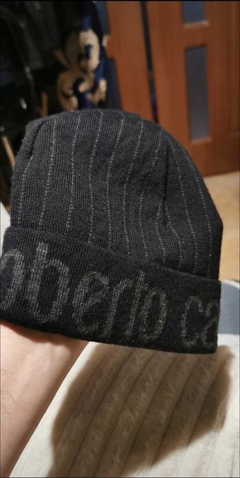 Caciula Roberto Cavali