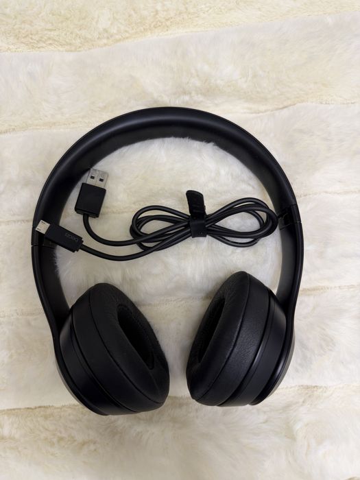 Casti Beats 3 aproape noi