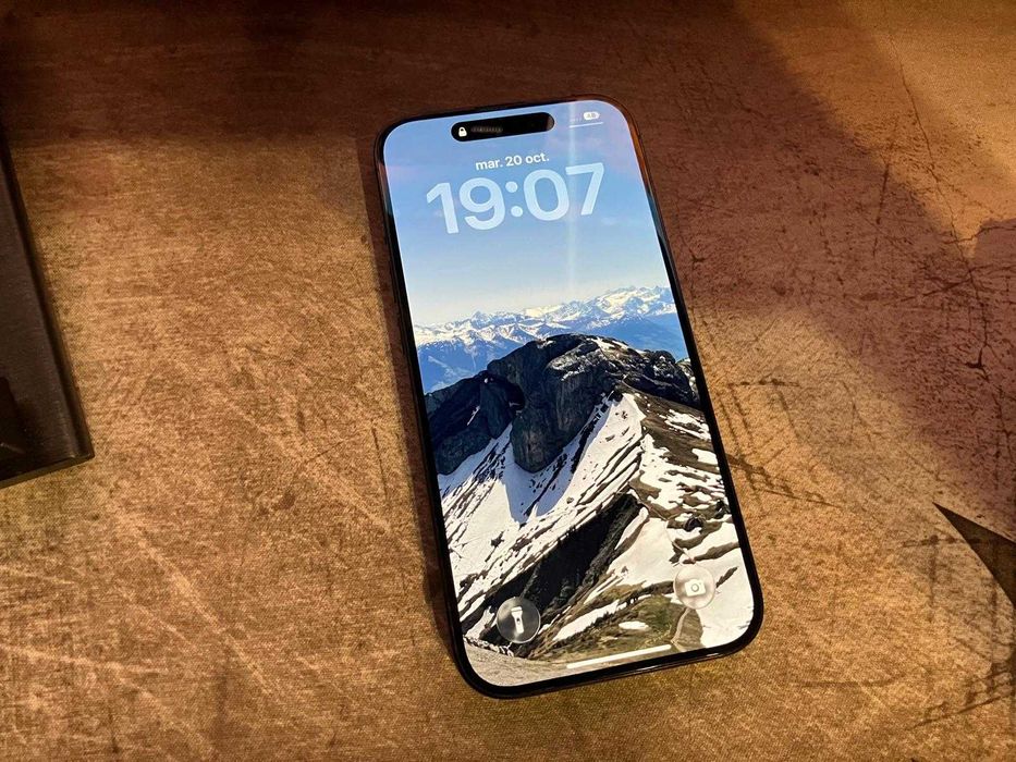 iPhone 15 Pro, black 128gb, la cutie