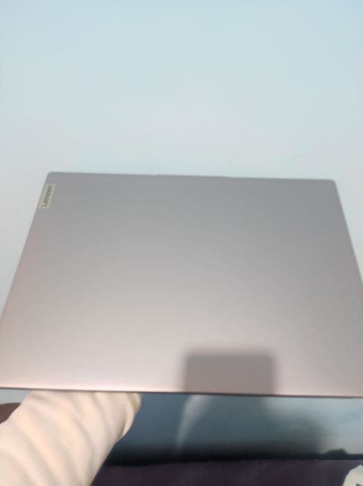 Lenovo ryzon 7 5825U