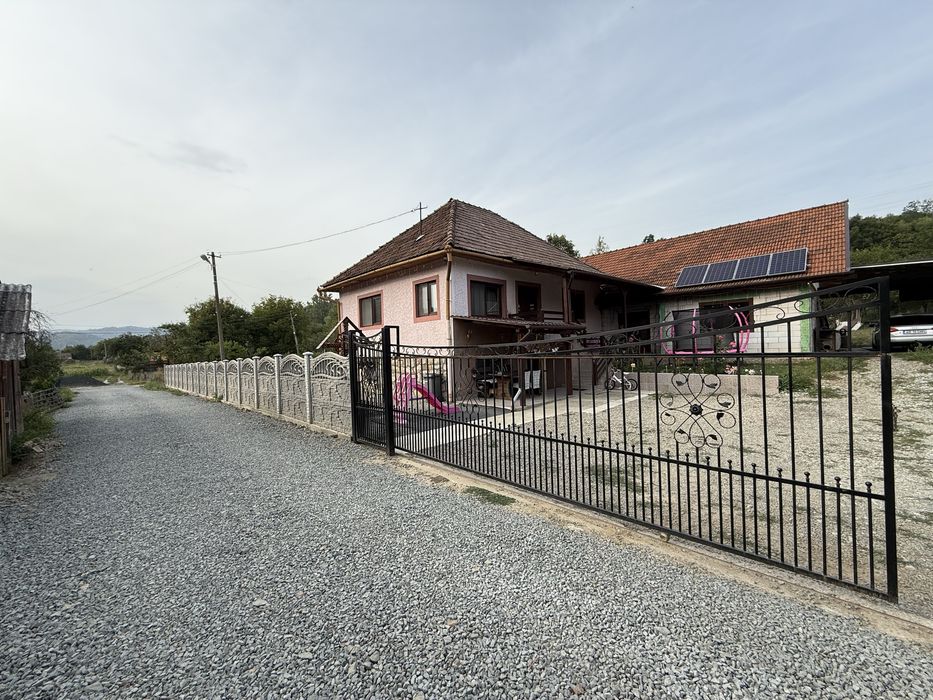 Casă cu grădină