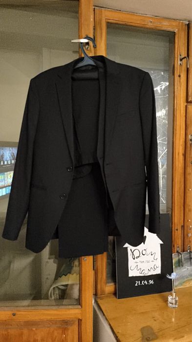 Мужской черный костюм тройка