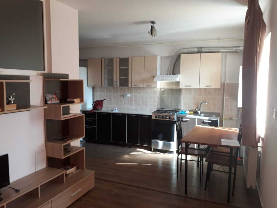 Inchiriez apartament