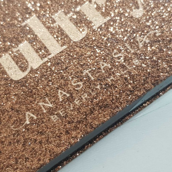 Fard Sultry Anastasia B.H. / 14 nuante