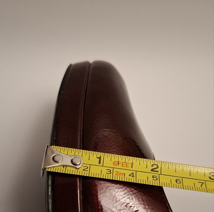 Pantofi lacuiti grena, cu platforma, de la CCC, marimea 37