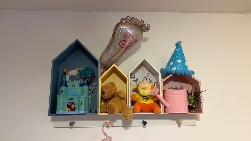 Детска етажерка/закачалка