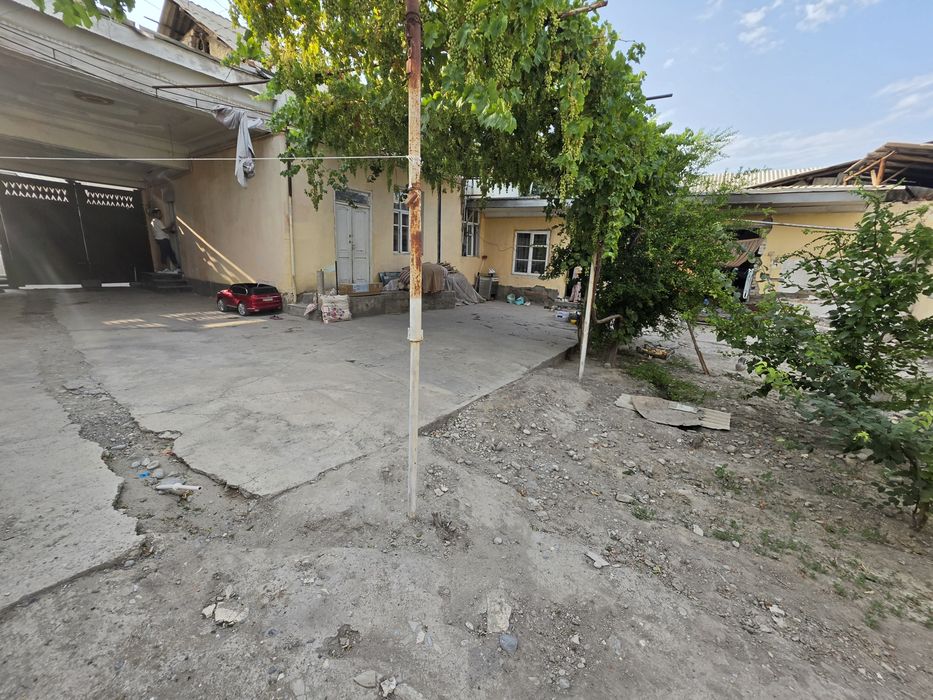 Xovli uy sotiladi 3 sotix 5 xonalik