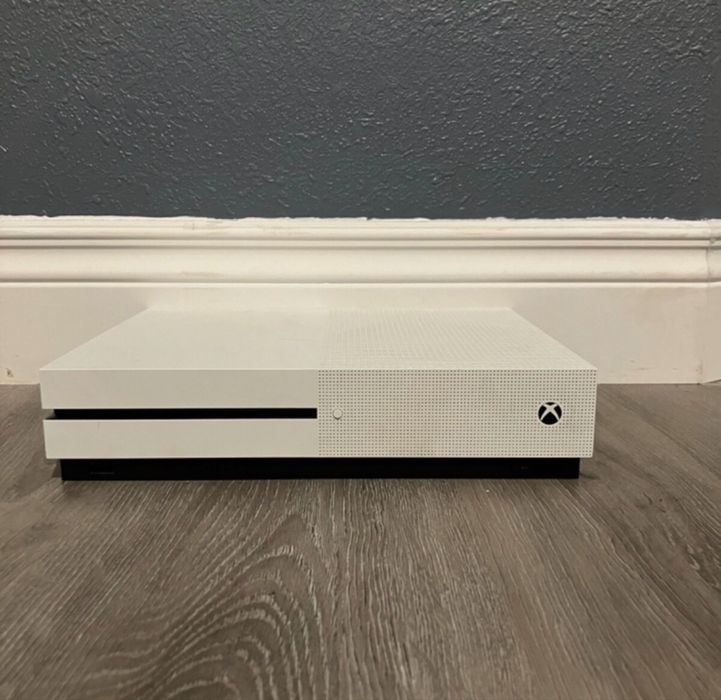 Продам Xbox one S . 500 гб