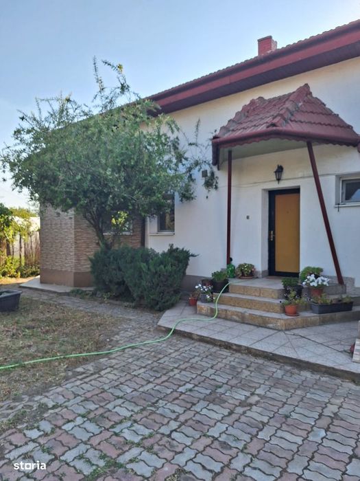 Casă cu piscină gata de utilizare