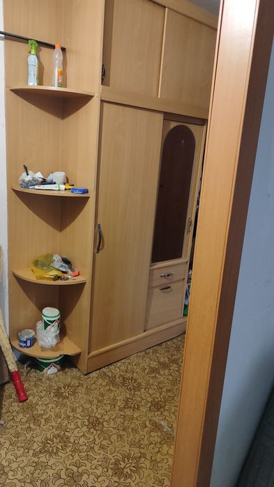 Шкаф в прихожую продам