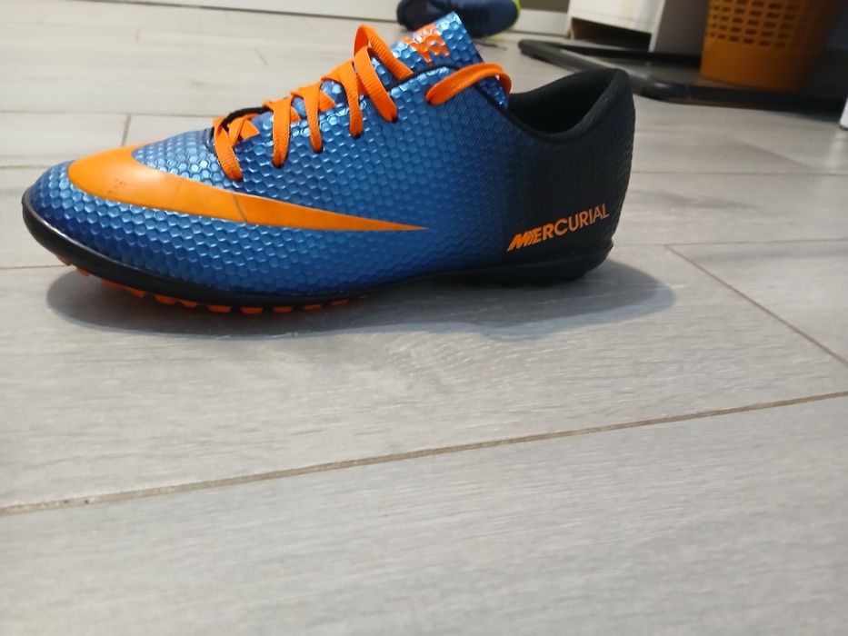Ghete de fotbal Nike mercurial