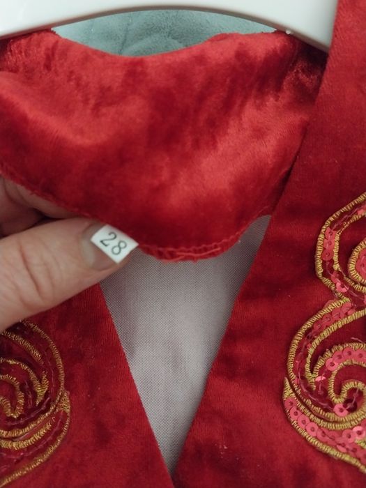 Национальная жилетка для девочки.