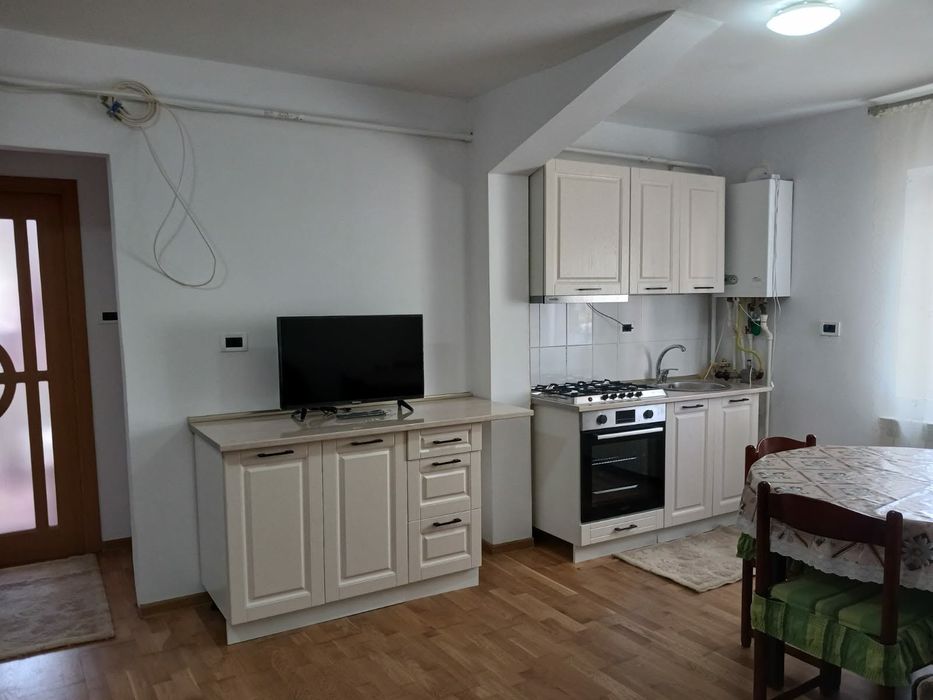 Închiriez apartament cu doua camere  pe strada Cuza Vodă în Roman