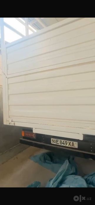 машина грузовая Мерседес. тент. Грузоподъемность 7-8 тонн