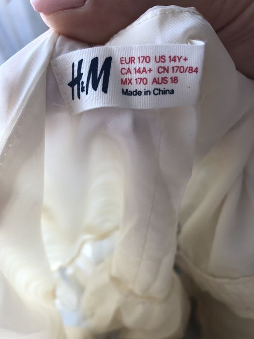 Тюлена рокля H&M в слонова кост