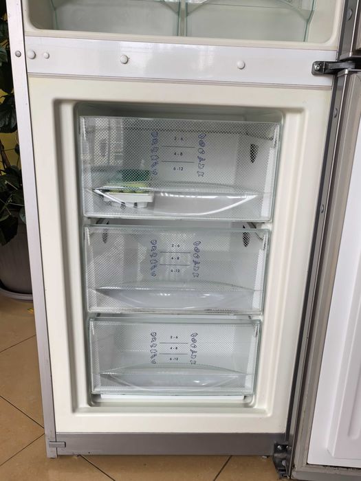 Хладилник с фризер