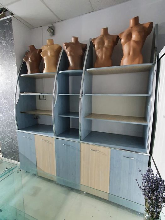 Vând mobila pentru magazin de haine