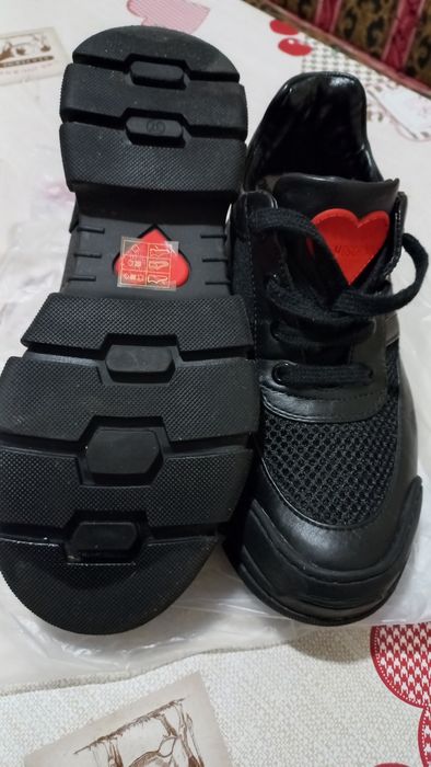 Дамски черни маратонки