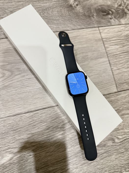 Продам Apple Watch Series 7 (45 мм)