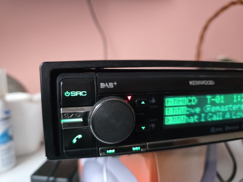Продавам Kenwood kdc-bt73dab