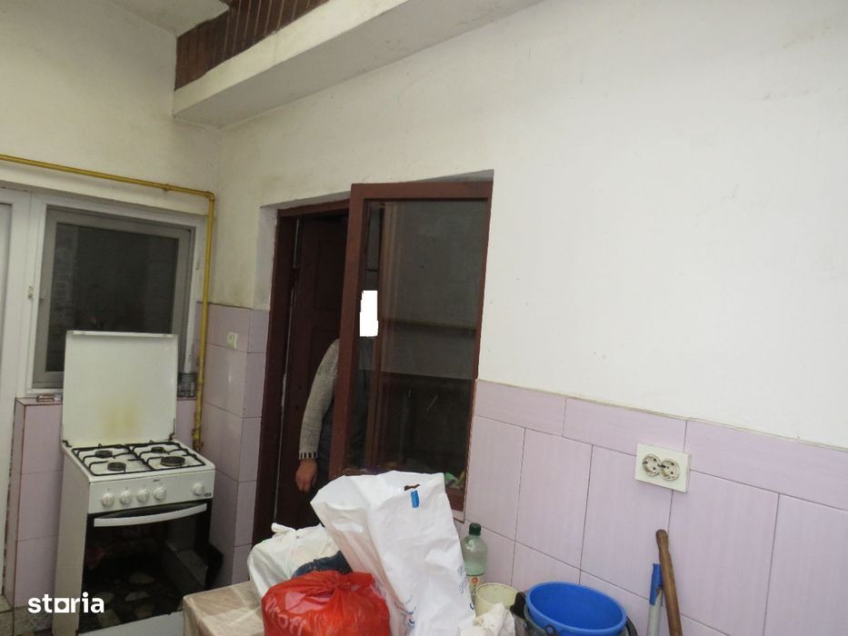 Casă cu 4 camere, garaj și curte, Târgu Jiu zona Coloana