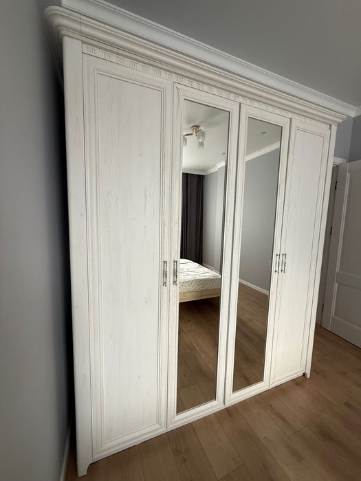 Шкаф с зеркалами