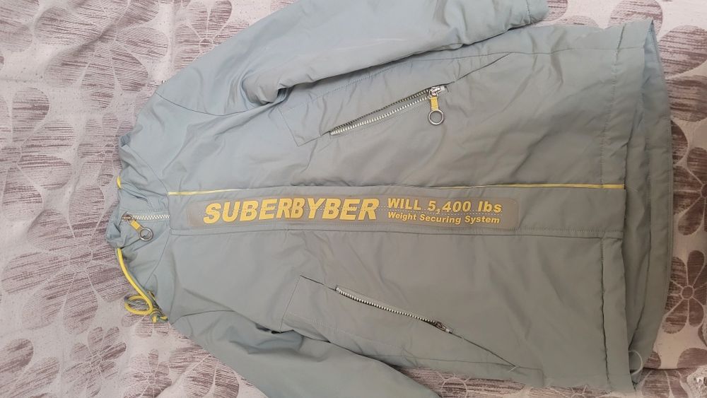 Продам куртку для девочки на осень/весна