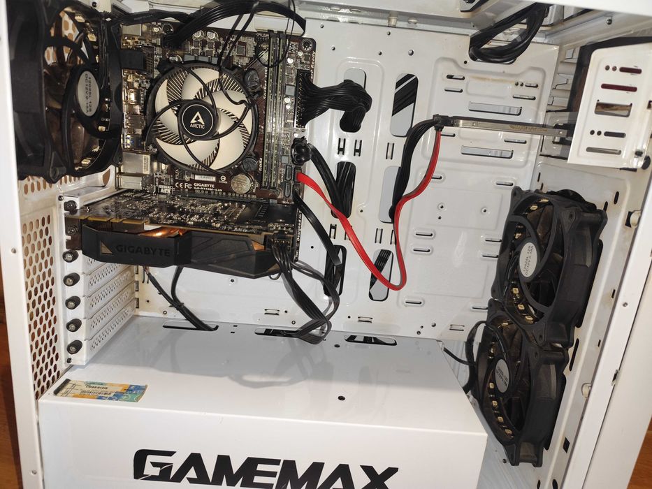 PC - Calculator GTX 1070 8GB - i7-7700 3.60GHz - 16GB RAM - 2TB HDD + 240GB SSD - Gaming/Profesional