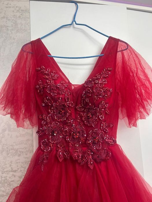 Продам платье  нарядный  новые