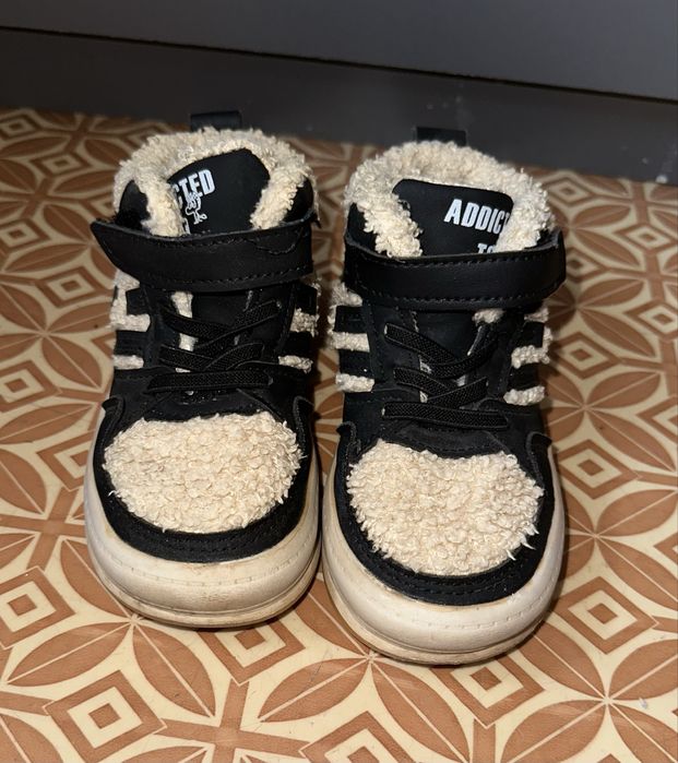 Тёплые детские кроссовки