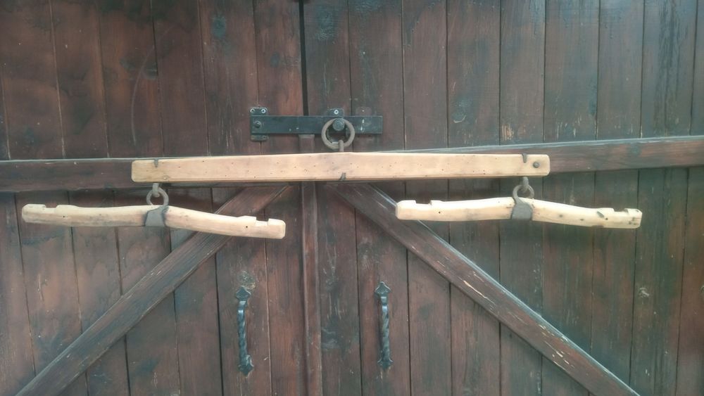 Дървена кобилица за менци.Чифт кобилица за впряг.Дървен куфар.