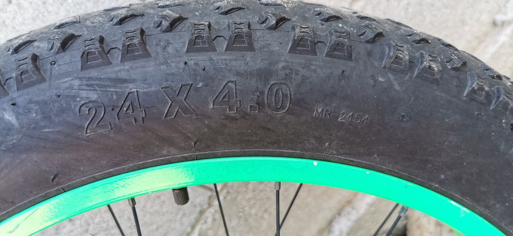 Bicicletă cu roți groase 24"