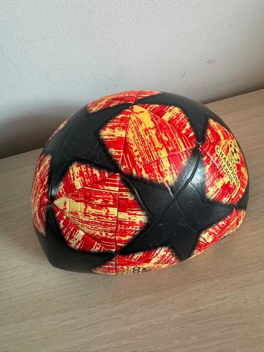 Minge adidas UEFA Champions League Capitano Originală – Mărimea 5