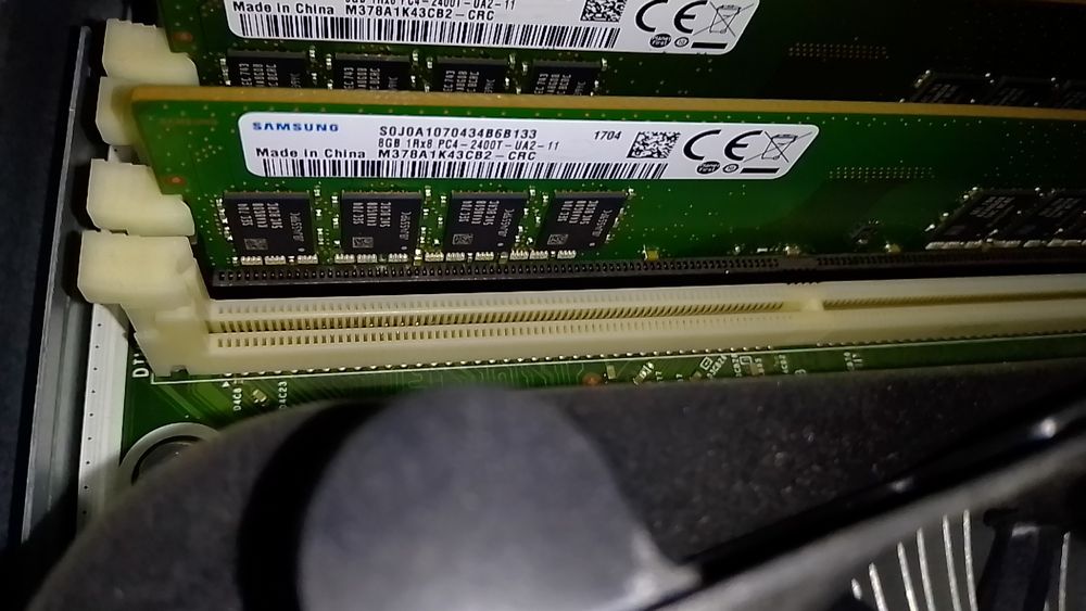 Ram Ddr4 2x8gb 2400 Samsung, за компютри различна седмица