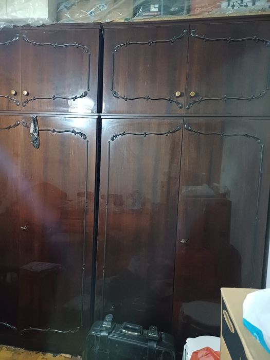 2 шифонера с тумбочками б/у, в хорошем состоянии.