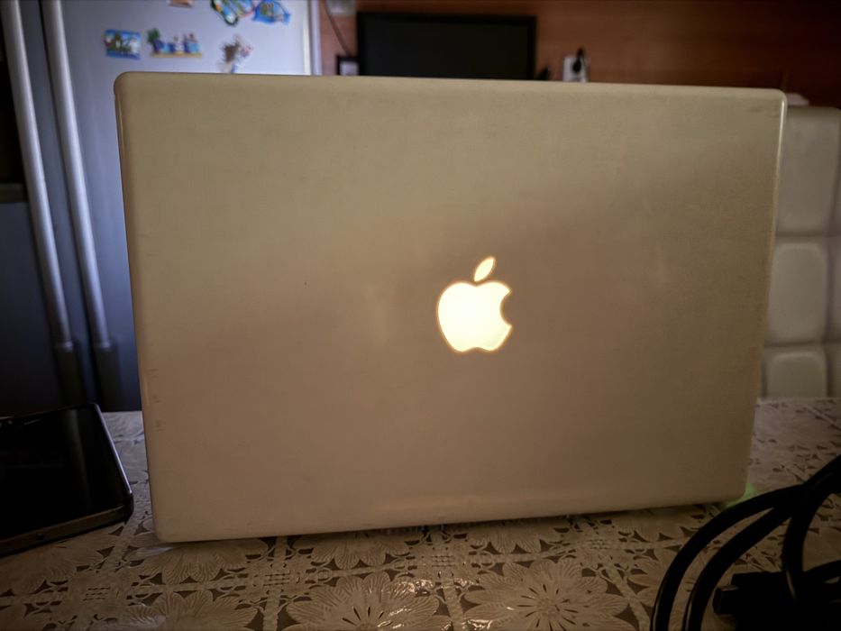 Macbook apple Чупен дисплеи