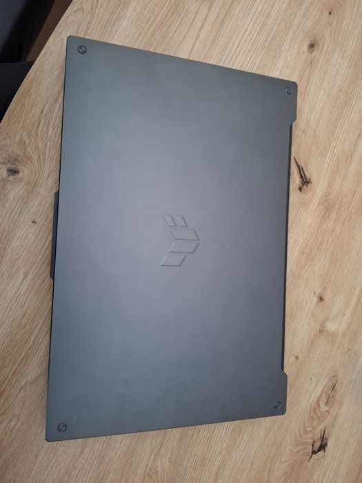Продавам лаптоп ASUS TUF Gaming F17 (2022) - FX707ZC4-HX014