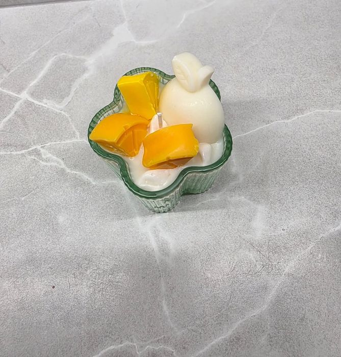 Соеви свещи в чаша