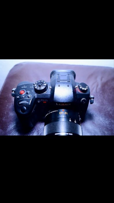 Продавам хибридна фотокамера Panasonuc Lumix GH5S