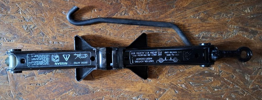 Vând cric auto original Nissan Bucuresti Sectorul 2 • OLX.ro