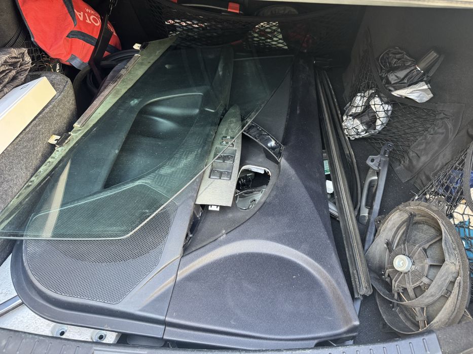 Части от предна лява врата за Toyota Avensis T27 (2009–2015)