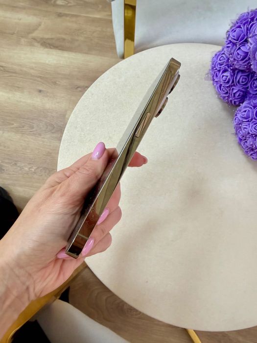 iPhone 14 Pro бяло със златно