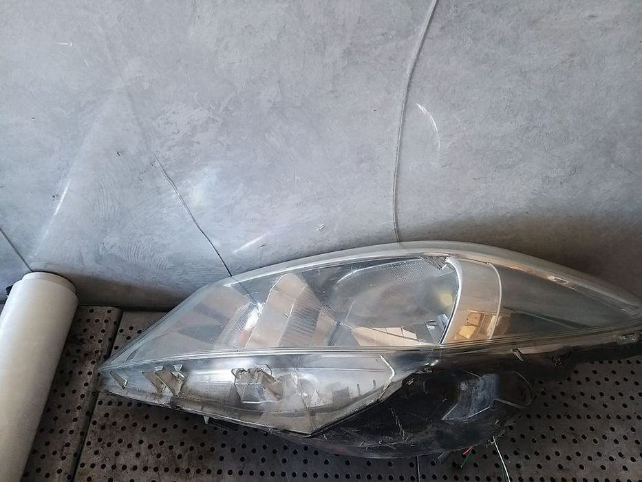 Far stanga toyota yaris 3 p13