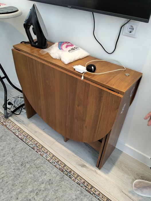 Продам стол овальный