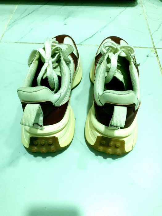 Әйелдер кроссовкасы, 40 өлшем