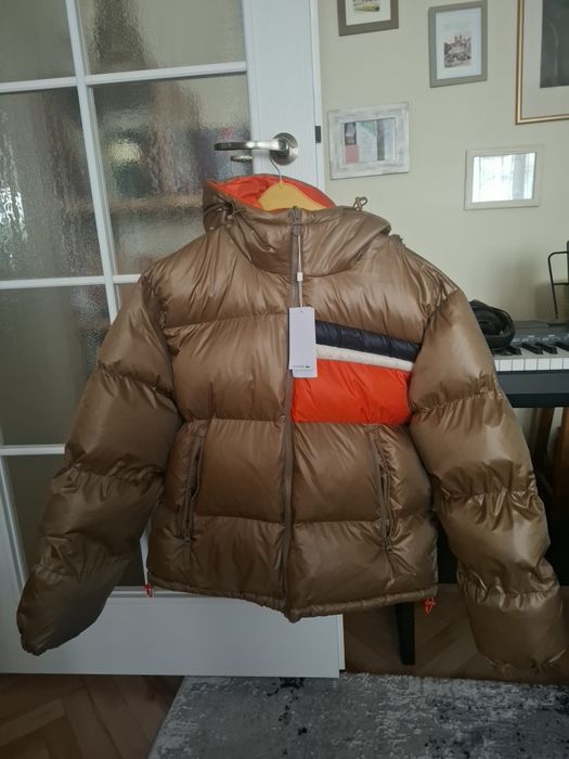 Vand geaca Lacoste cu  puf