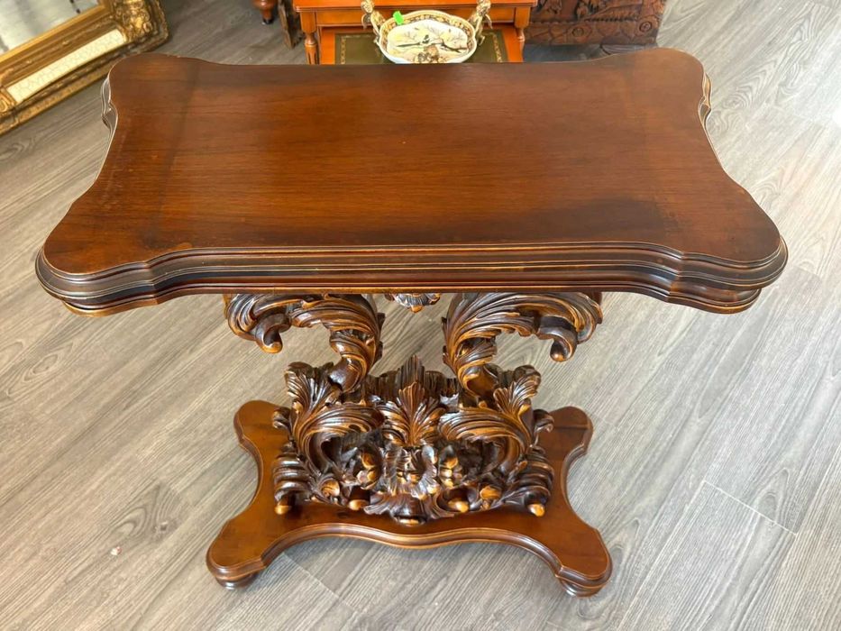 Comodă deosebită din lemn masiv,