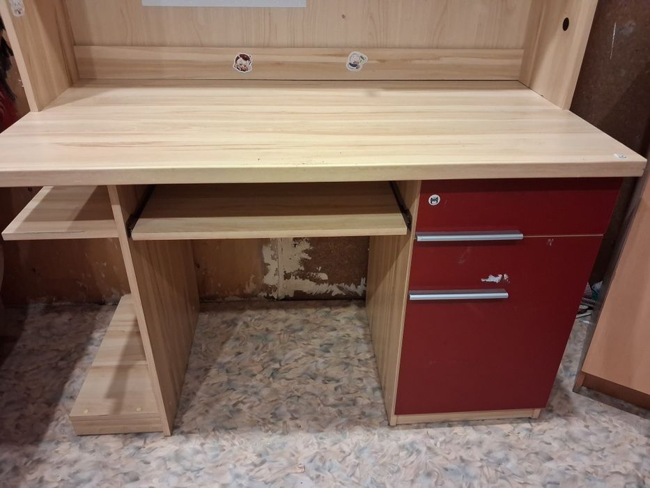 Продаю компьютерный стол