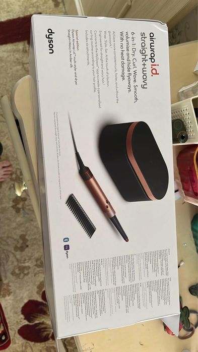 Dyson airwrap i.d straight+ wavy