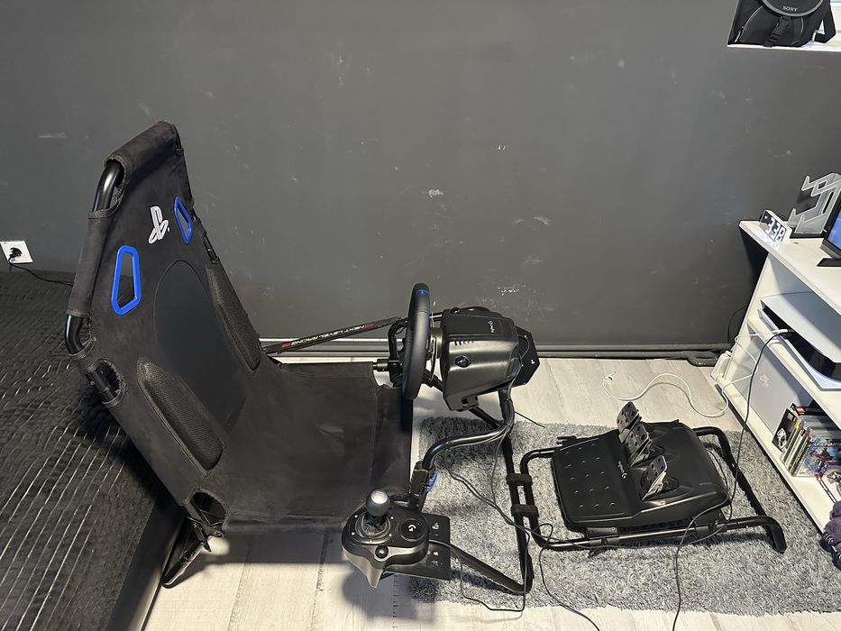 Vând Playseat Fullbox